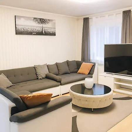 In Free Parking & Air Conditioning Apartment